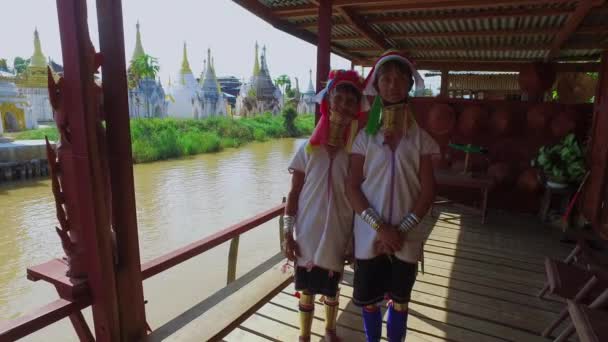 Mulher Kayan Lahwi, Lago Inle — Vídeo de Stock