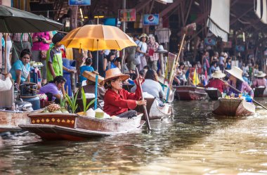 Lanet olası saduak yüzen pazar, Tayland