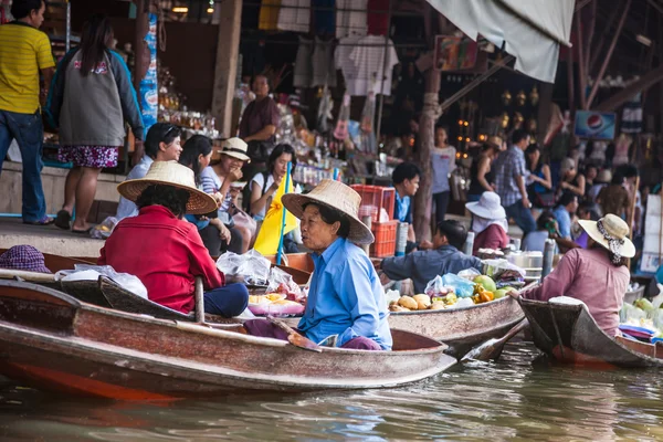 Damnoen saduak mercado flotante, Tailandia — Foto de Stock