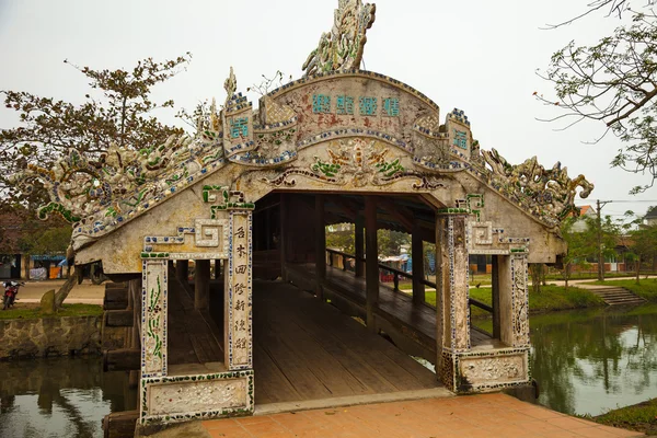 Köprü, Hue, Vietnam Thanh Toan kiremit tavanlı — Stok fotoğraf