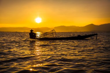 Inle Gölü balıkçı