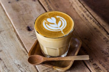 cappuccino veya sütlü kahve.