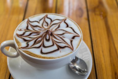 cappuccino veya sütlü kahve.