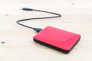 Yedekleme için harici sabit disk.