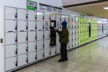 Japonya'da işletilen sikke dolap.