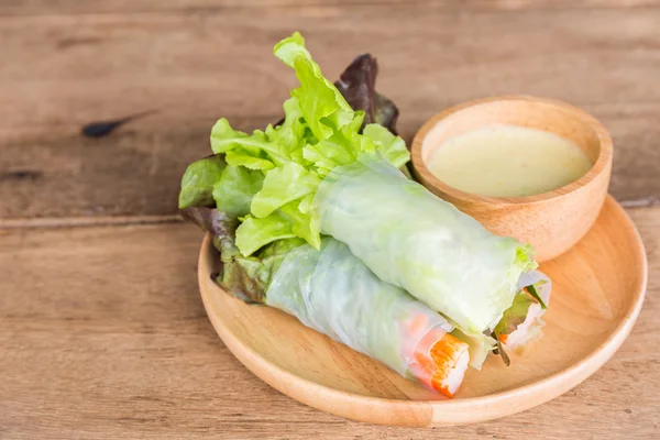 Vegetable salad in wooden plate. — Stock Photo, Image