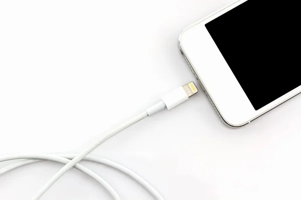 Cable USB para smartphone . — Foto de Stock