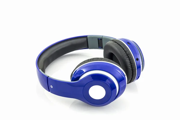 Modrá sluchátka na bílém pozadí. — Stock fotografie