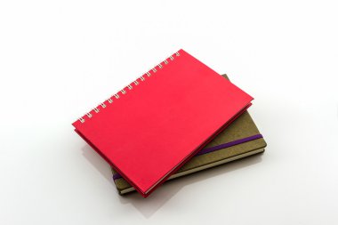 Kırmızı ve kahverengi kitap .