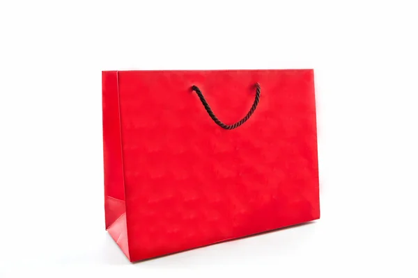 Bolsa de compras de papel rojo en blanco  . — Foto de Stock