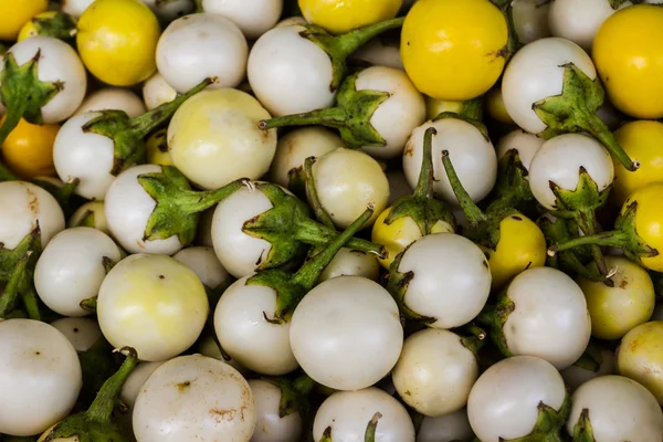 Groep van kleine verse aubergine. — Stockfoto