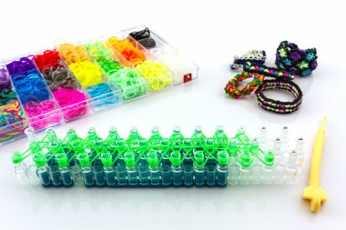 Elastik gökkuşağı renkli bantlar tezgah .