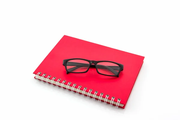 Rode dagboek boek met oude glazen. — Stockfoto
