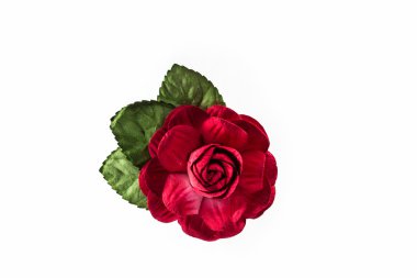 yapay kırmızı çiçek kağıt beyaz zemin üzerine yapılan.
