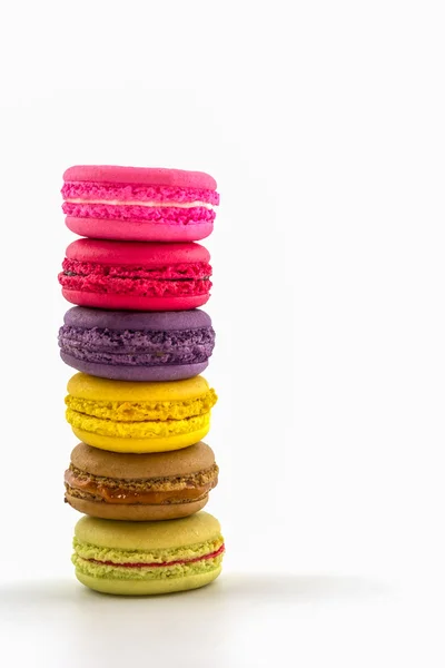 Macarrones franceses dulces y coloridos o macarones, Postres . — Foto de Stock