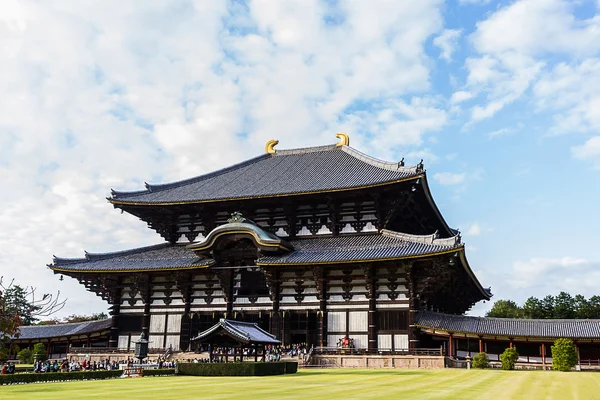 Templo de Todai-ji em Nara, o maior edifício de madeira do mundo — Fotografia de Stock