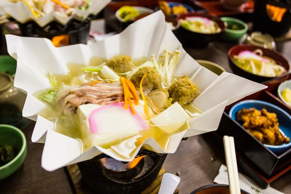 日本の鍋、鍋物、または単と呼ばれる鍋. — ストック写真