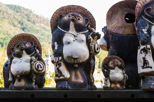 Escultura animal o perro mapache japonés, Tanuki  . — Foto de Stock