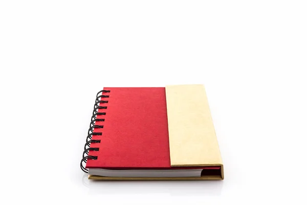 Livro diário vermelho sobre fundo branco . — Fotografia de Stock