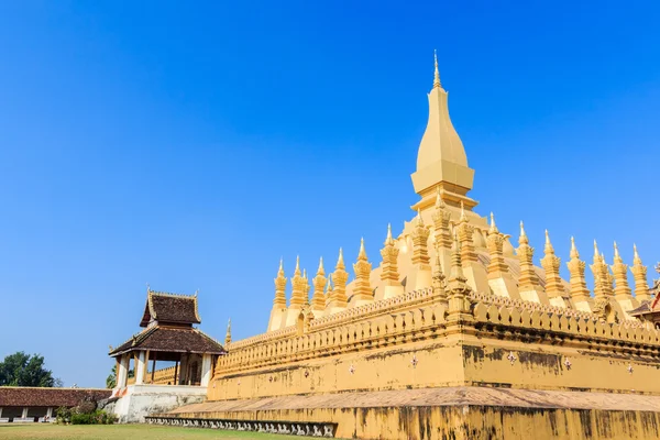 Pha, dass Luang ein vergoldeter großer buddhistischer Stupa ist. — Stockfoto