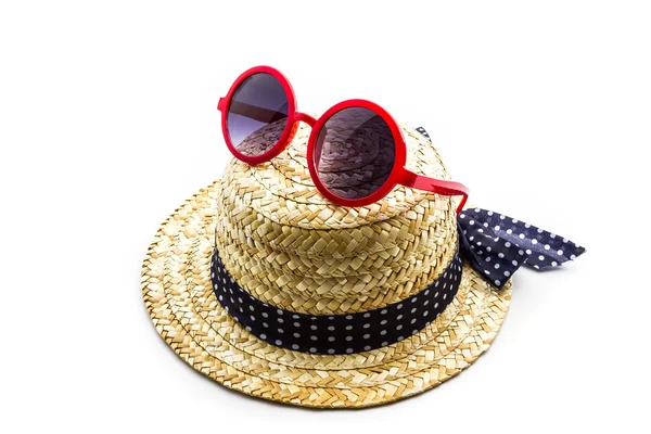 Chapeau tissé, avec lunettes de soleil rouges  . — Photo