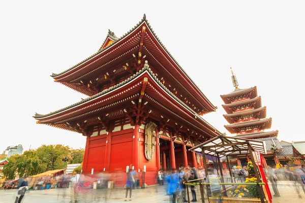 Sensoji, également connu sous le nom de temple Asakusa Kannon est un temple bouddhiste — Photo