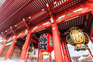 Sensoji, olarak da bilinen Asakusa Kannon Tapınağı .
