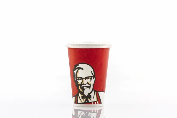 Copos de papel com logotipo KFC  . — Fotografia de Stock