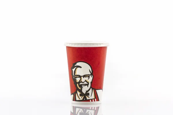 Pappbecher mit kfc-Logo . — Stockfoto