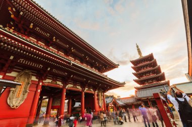 Sensoji, olarak da bilinen Asakusa Kannon Tapınağı bir Budist depo olduğunu.