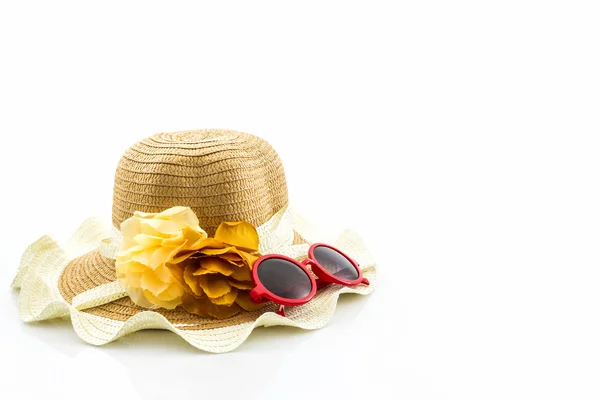 Chapeau tissé, avec lunettes de soleil rouges . — Photo