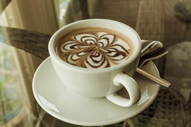 cappuccino veya sütlü kahve.