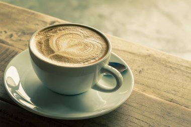 cappuccino veya sütlü kahve.