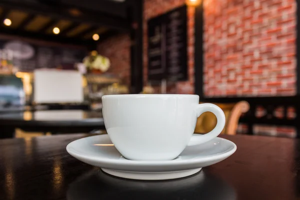 テーブルの上のコーヒーカップ. — ストック写真