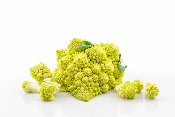 Friss zöld zöldség, Romanesco brokkoli, római karfiol. — Stock Fotó
