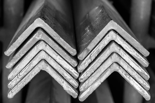 Skládané ocelové úhlové lišty. — Stock fotografie