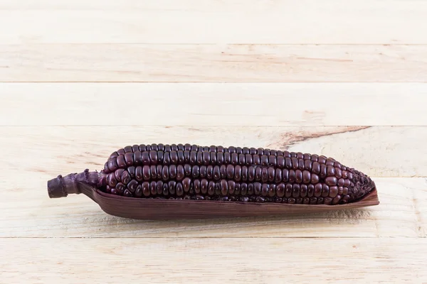 Świeży purpurowej kukurydzy organicznych, kukurydza. — Zdjęcie stockowe