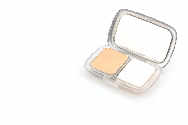 Make-up Puder im weißen Etui. — Stockfoto