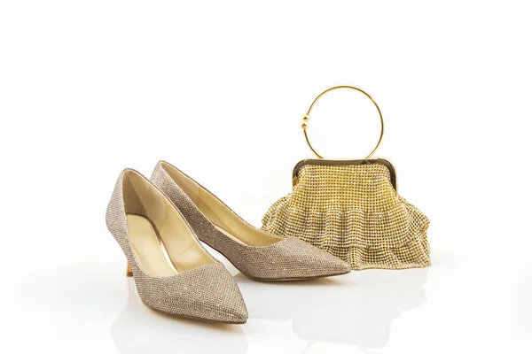 Sammlung goldener Schuhe und Taschen . — Stockfoto