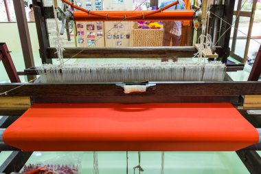 İpek dokuma tezgahı.