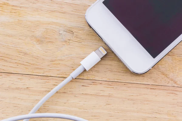 Cable USB para smartphone . — Foto de Stock