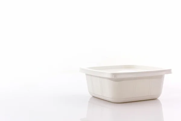 Bílé plastové potravinářské box na bílém pozadí. — Stock fotografie