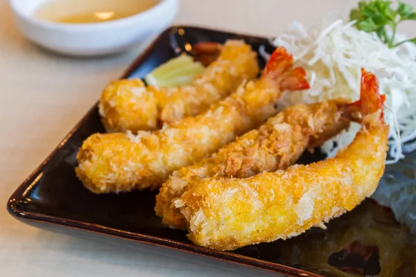 Cuisine japonaise - Crevettes tempura (Crevettes frites) ). — Photo