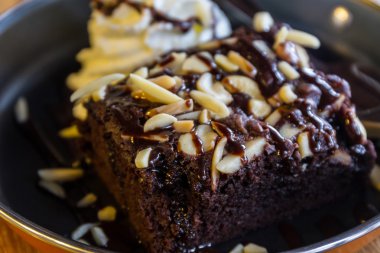 Brownie cake with almonds.