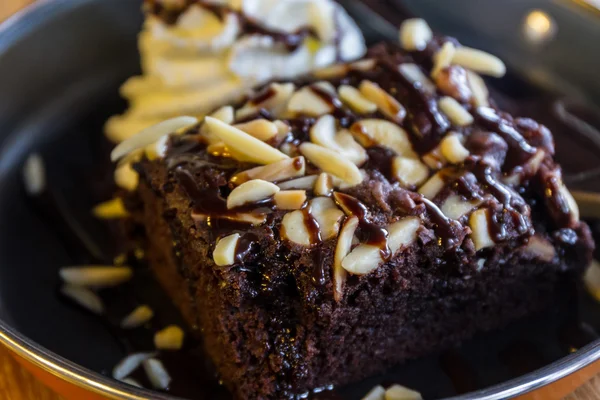 Pastel Brownie con almendras . —  Fotos de Stock