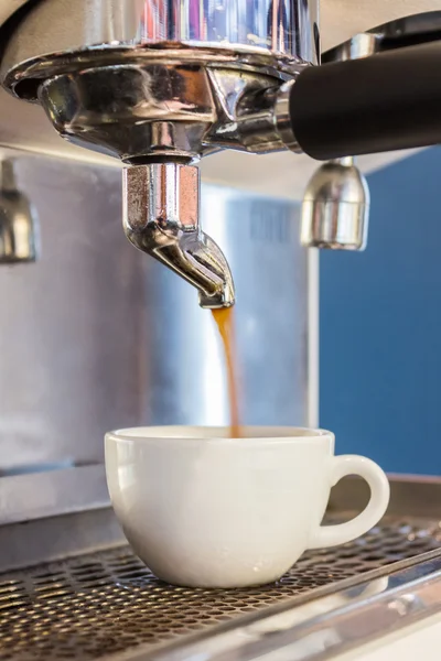 Coffee machine making espresso in a cafe. — Stock Photo, Image