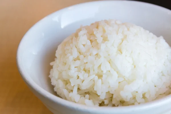 Reis in einer Schüssel. — Stockfoto