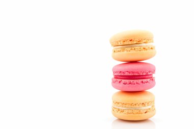 Tatlı ve renkli Fransız macarons.