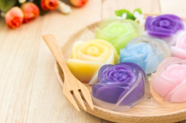 Tay jöleli tatlı renkli.