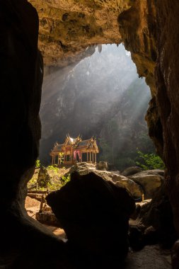Hua Hin yakın Phraya Nakorn mağarada köşk.